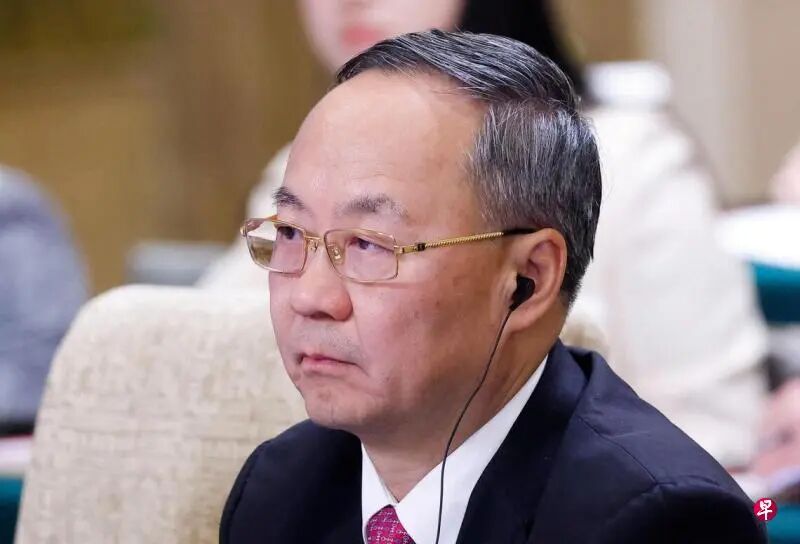 中国首名“70后”正部级官员李云泽,今年4月突然被政府官网从国家金融监督总局局长一职上删除名字,随后被终止全国人大代表资格。最新公开的官方文件证实李云泽因严重违纪违法被罢免全国人大代表职务。(路透社档案照片)